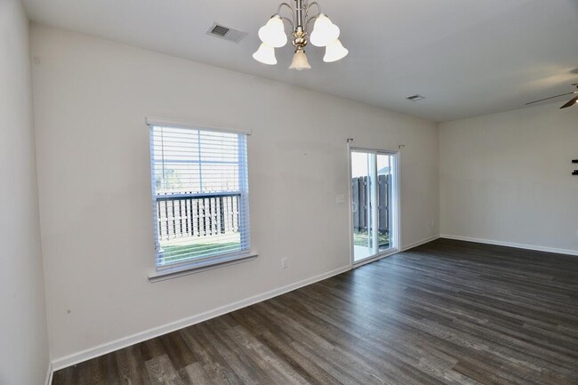 Building Photo - 2943 Old Field Rd