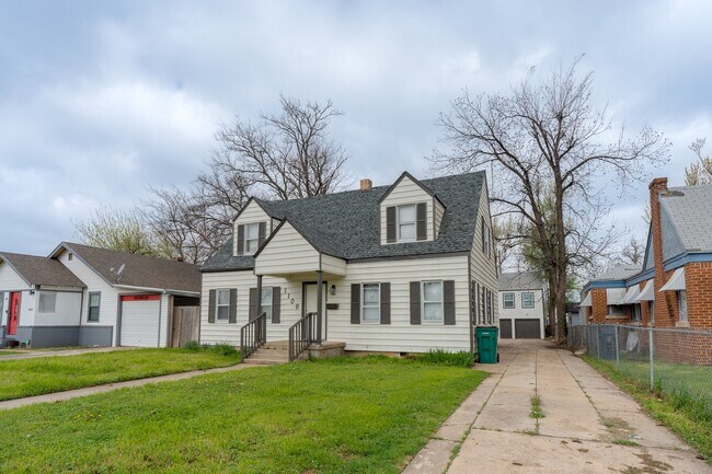 Building Photo - 1109 SW 26th St