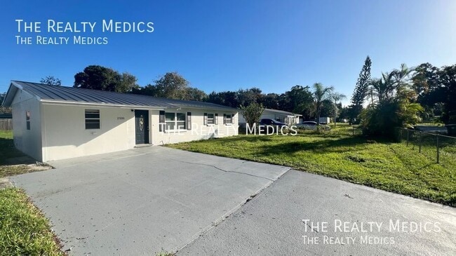 Building Photo - 2530 N Palm Dr