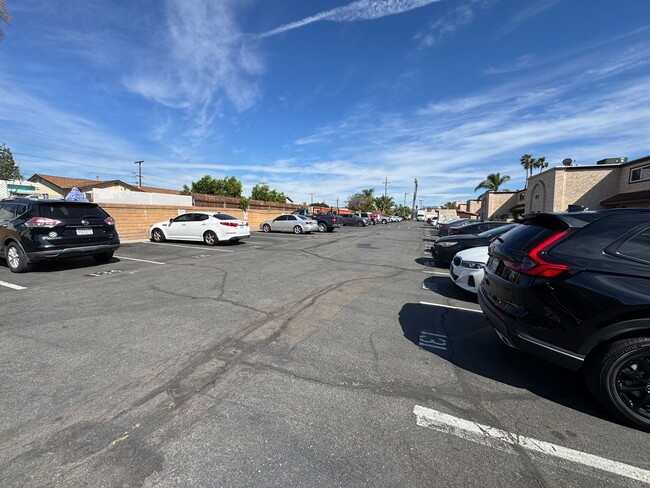 Building Photo - 2 Bedroom Townhouse in El Cajon
