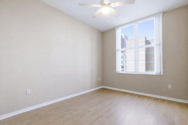 Building Photo - 511 SE 5 Ave