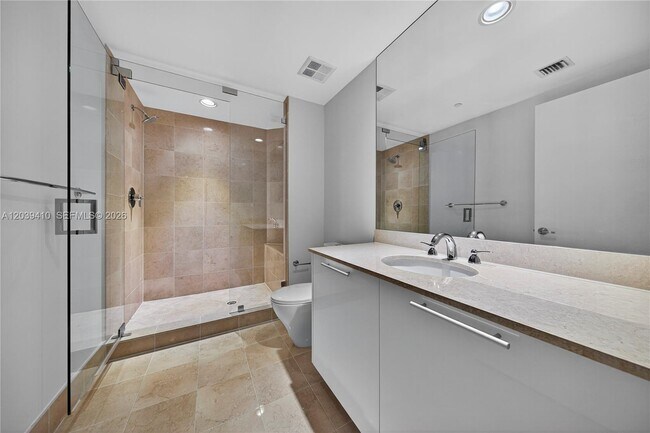 Building Photo - 2711 S Ocean Dr