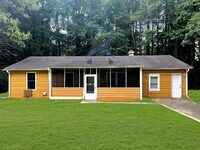 Building Photo - Move in before November 15th and choose yo...