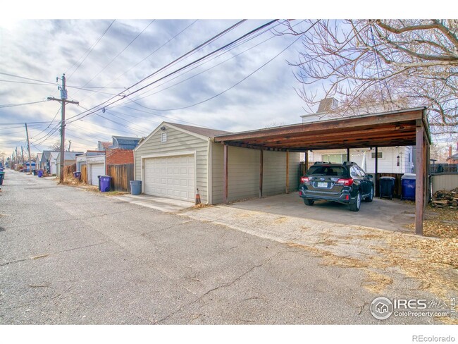 Building Photo - Welcome Home to this charming Was h Park home