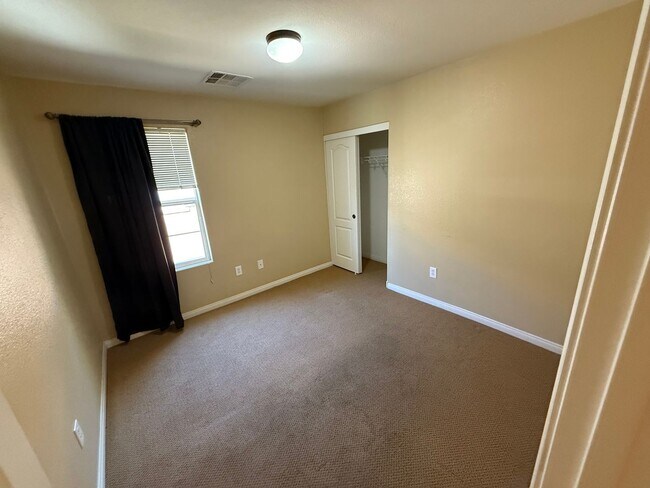 Building Photo - Beautiful 3BED/2BATH  2-Story Townhome in ...