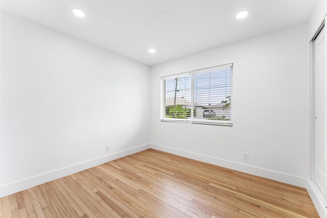 Building Photo - 7531 Edgewater Cir