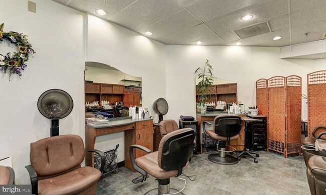 Building Photo - 5902 Mt Eagle Dr