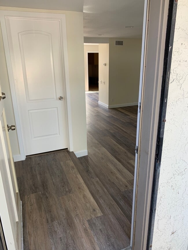 Building Photo - 16765 Barefoot Cir