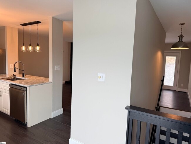 Building Photo - 36 Spinnaker Ct