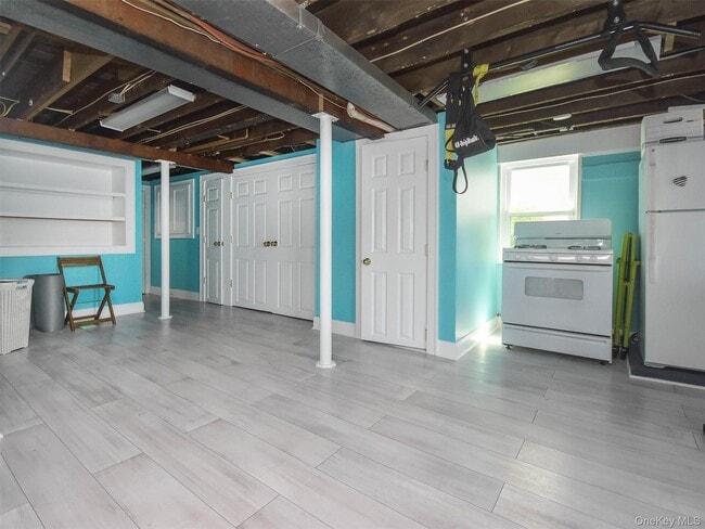 Building Photo - 24 Bay Ave