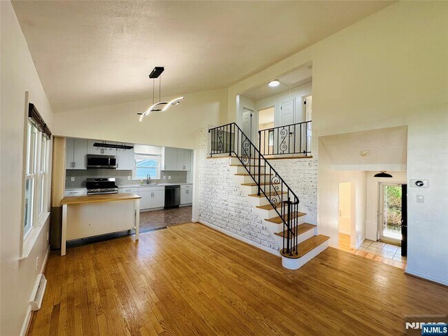 Building Photo - 175 Veterans Dr