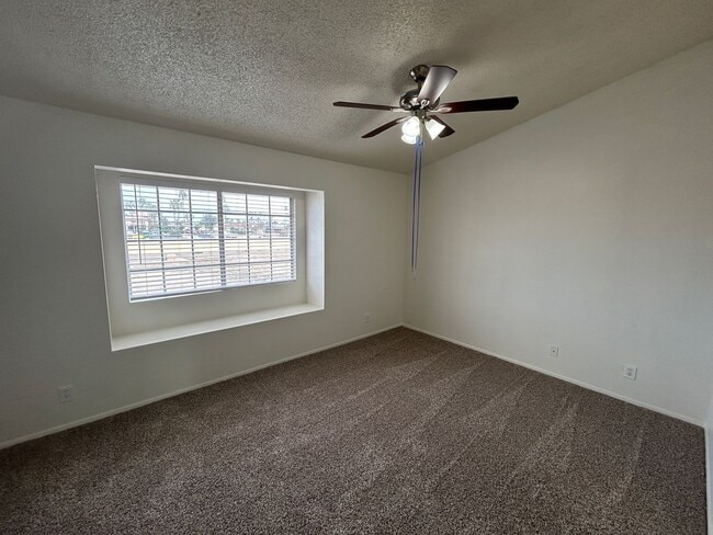 Building Photo - 5827 N 59th Dr