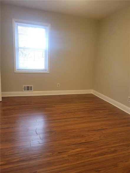 Building Photo - 3370 Westbrook Rd