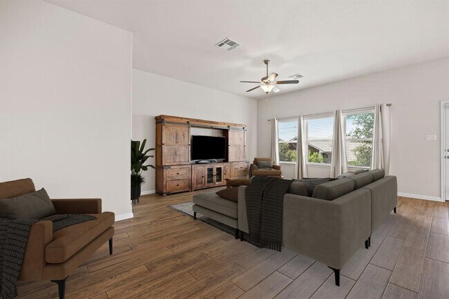 Building Photo - 131 Mount Ellen St