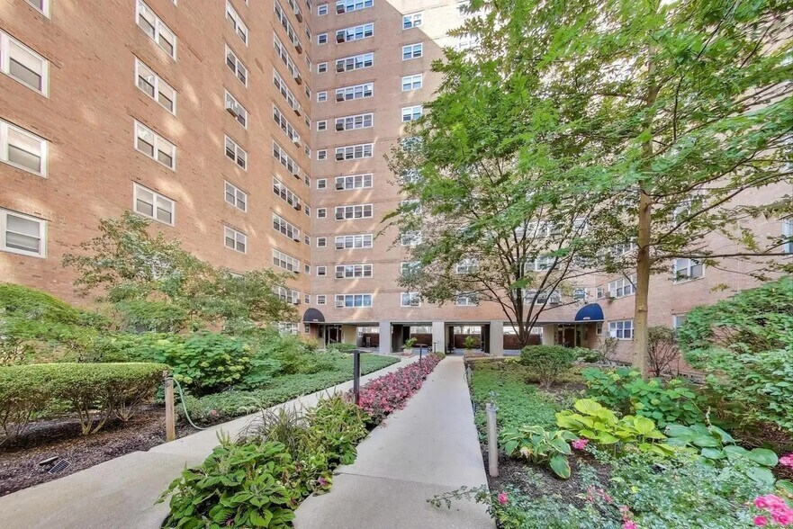 Building Photo - 4970 N Marine Dr