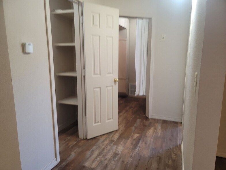 Building Photo - 1243 Charles Dr