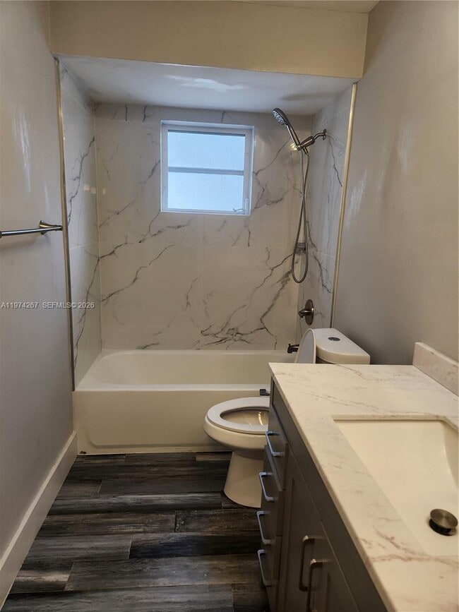 Building Photo - 107 18th Ave S