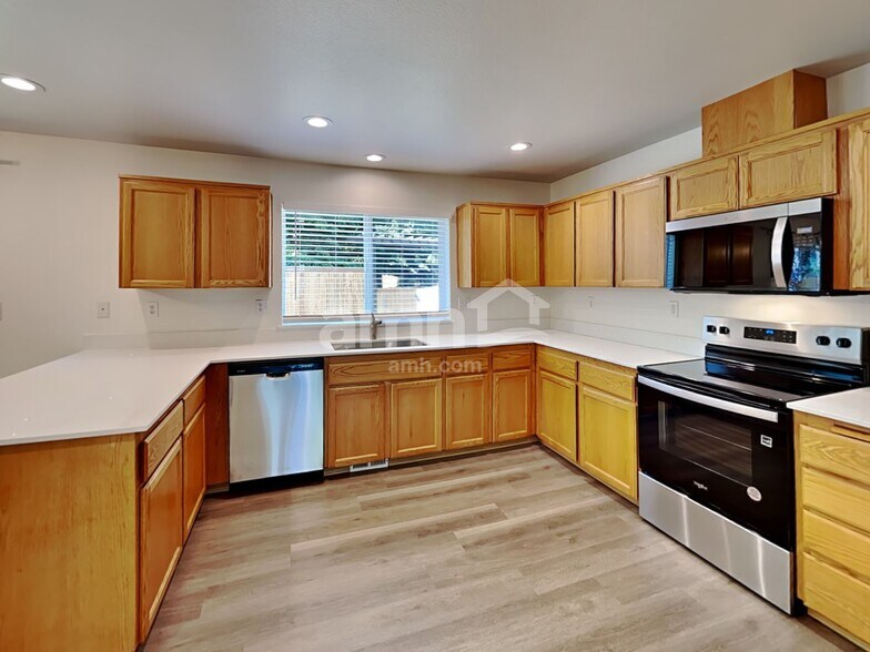 Building Photo - 17712 2nd Ave Ct E