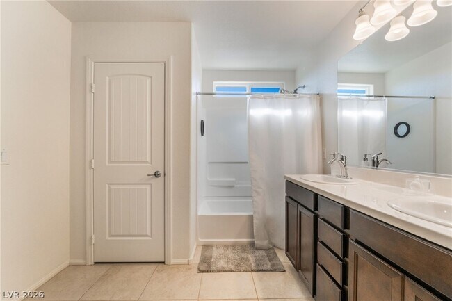Building Photo - 8749 Spanish Ridge Ave