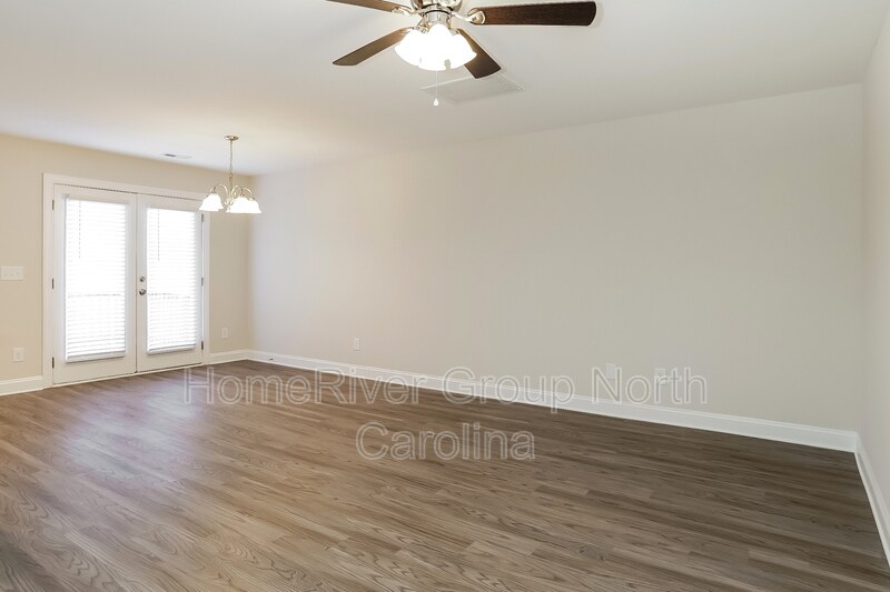 Building Photo - 304 Beaumont Cir