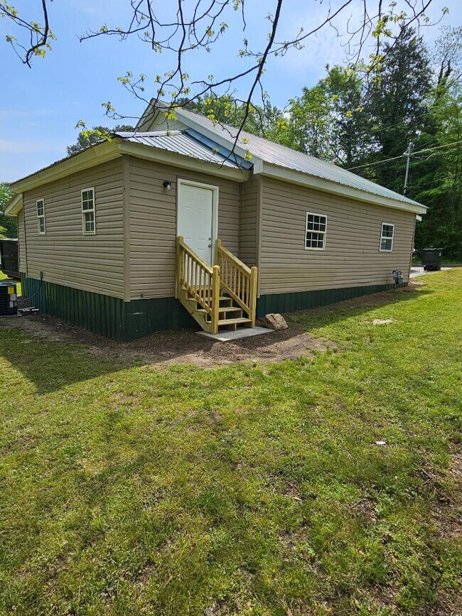 Building Photo - 182 Hughes St