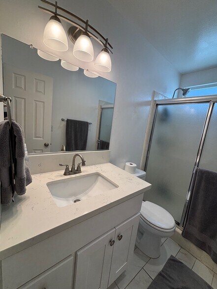 Hall Bath - 420 Marine Pl