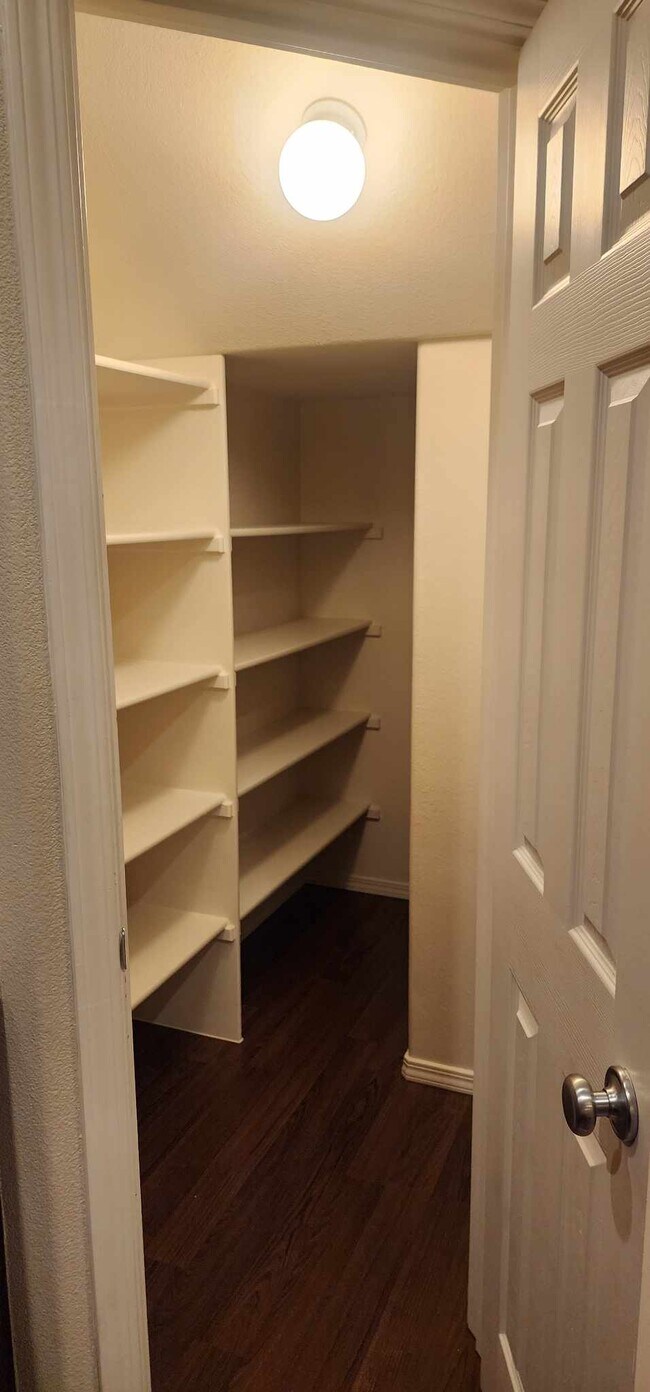 Building Photo - 1115 SE Alika Ave