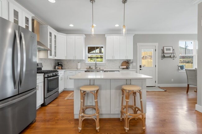 Building Photo - 213 Winchester St