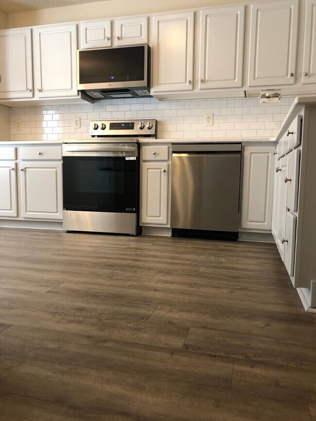 Building Photo - Available for immediate move in - Gorgeous...
