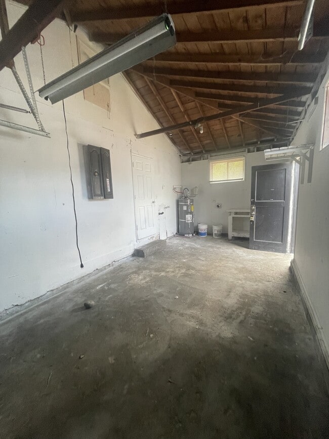 Building Photo - 3544 Portland Ave E
