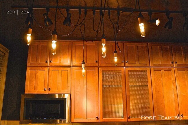 Building Photo - Stunning 2 Bedroom at The Illinois!
