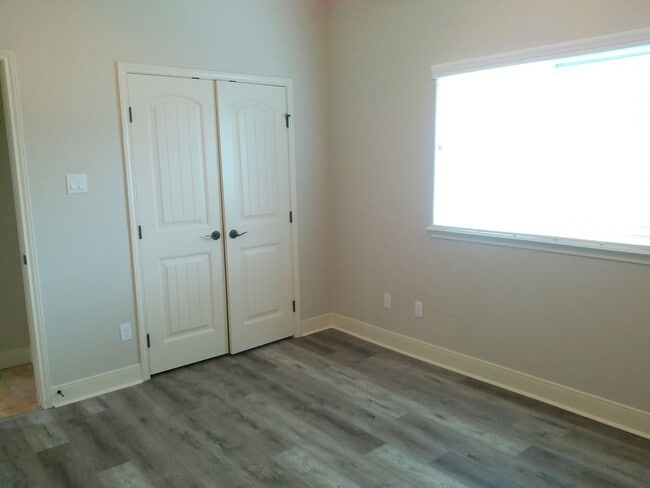 Building Photo - 4 Bedroom 3 Bath on the Island