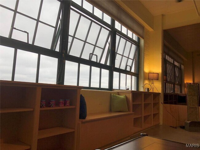 Building Photo - 701 N 15th St