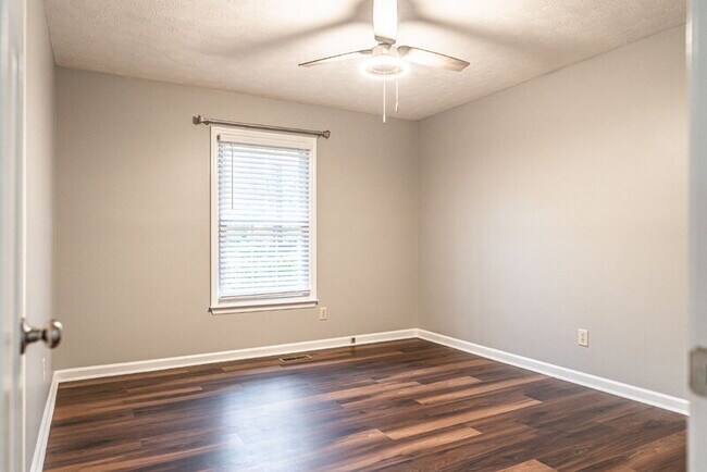 Building Photo - 120 Fox Hunt Ln