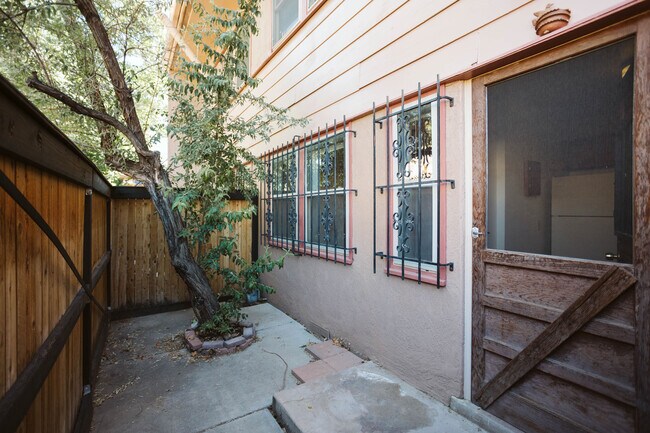 Building Photo - 1405 San Carlos Rd SW