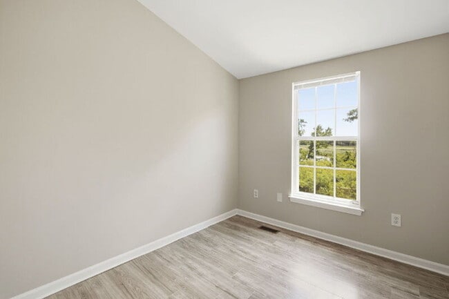 Building Photo - 927 Pirates Ct