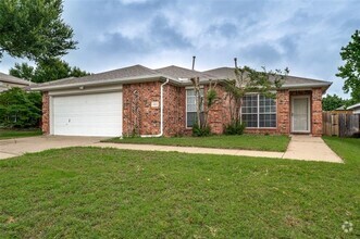 Building Photo - 900 Topaz Dr