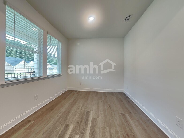 Building Photo - 1654 Soapstone Rd