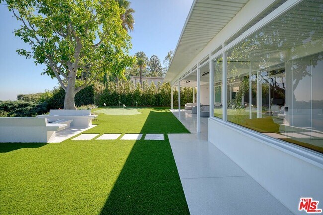 Building Photo - 2262 Stradella Rd