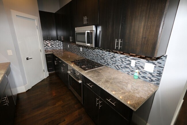 Building Photo - 2103 Hadley St