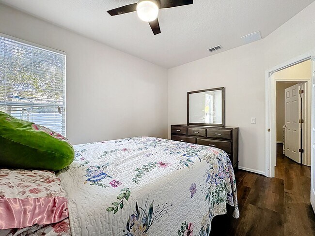 Building Photo - A home built for living well: 4Bedrooms/3Baths sophisticated home in Fells Cove!