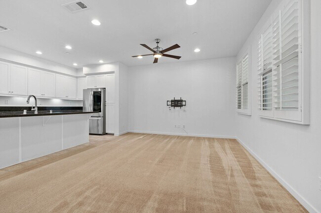 Building Photo - Beautiful 3 Bed, 3 Bath Home in Desirable Portola Springs
