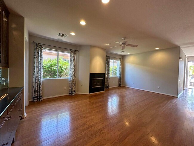 Building Photo - 40589 Palm Ct