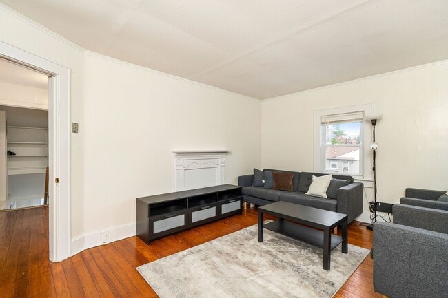 Building Photo - 106 Spruce St