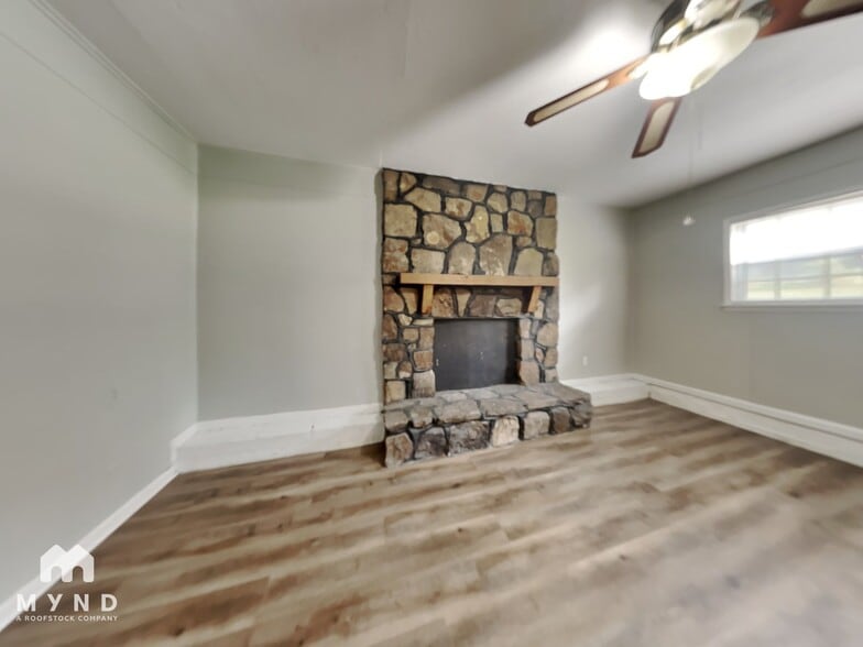 Building Photo - 2225 Lisa Ann Dr