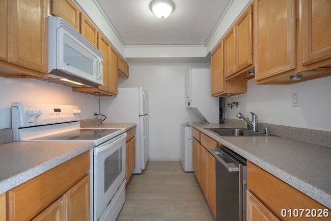 Building Photo - $2400 /1 Bed/ 1 Bath/ 1 Parking IN NUUANU