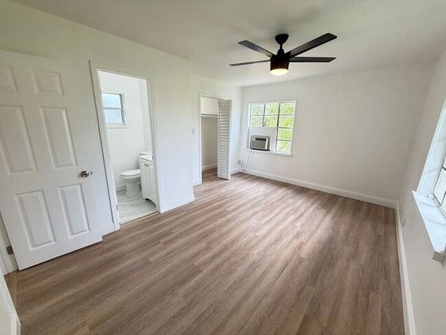 Building Photo - Groveland Home on large lot