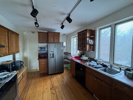 Building Photo - 53 Lawn St