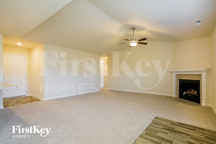 Building Photo - 84 Winter Red Wy