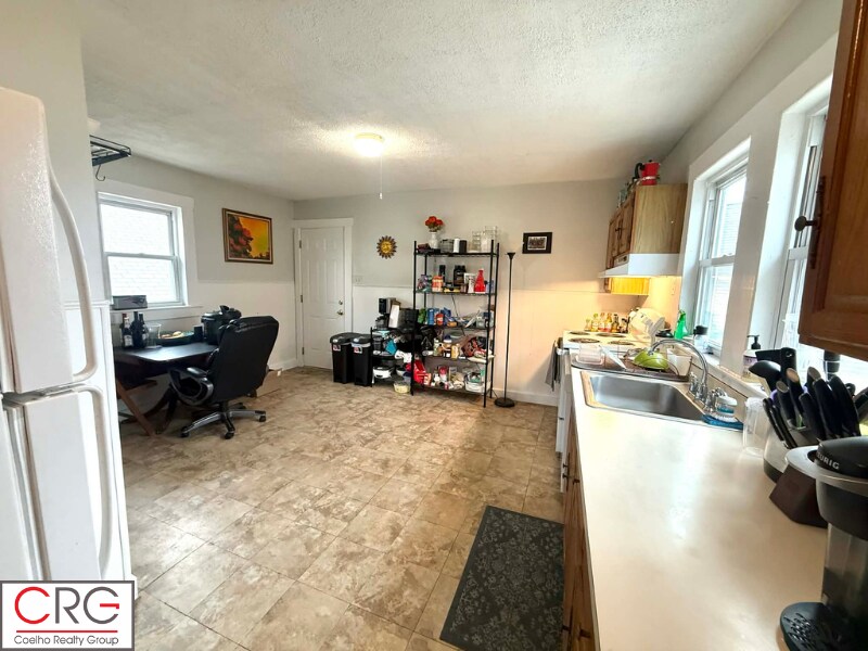 Building Photo - 53 Elm St